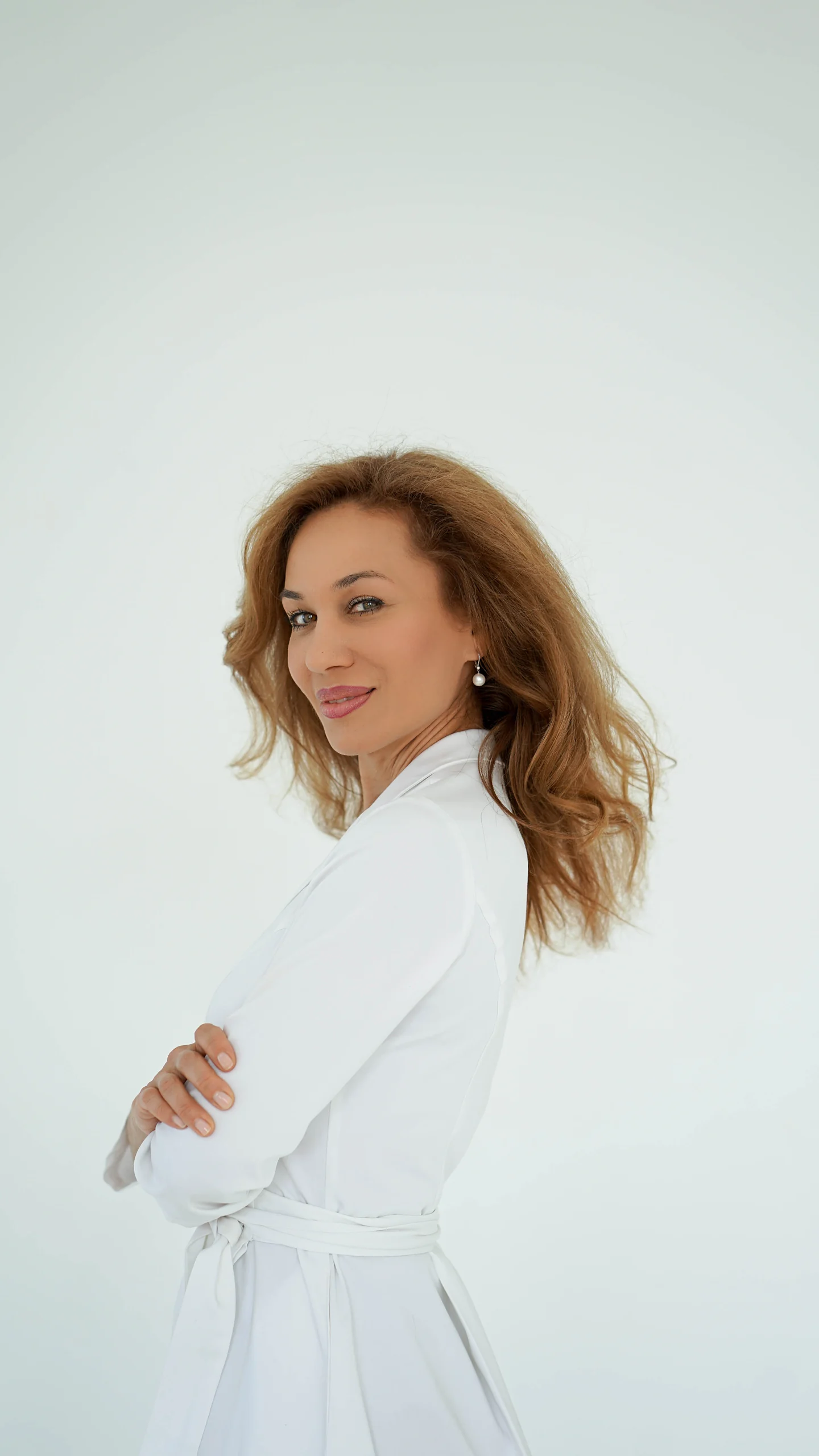 Светлана Романова в белом врачебном халате
